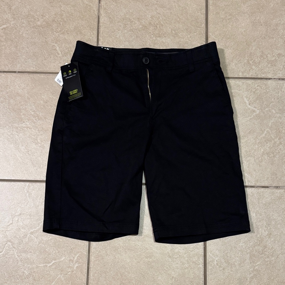 NWT Men’s Lee Black Extreme Motion Fit Shorts size 29 Waist with a 10” Inseam